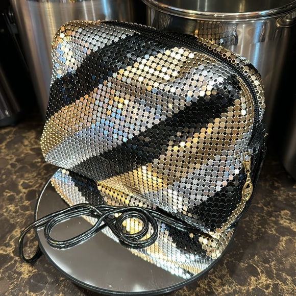 Gold, black, & silver Mesh Evening Crossbody/shoulder Bag ! EUC! No call outs! - Picture 2 of 10